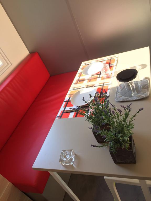 Chaletrent - Stacaravans Saint-Aygulf Otel Fréjus Dış mekan fotoğraf
